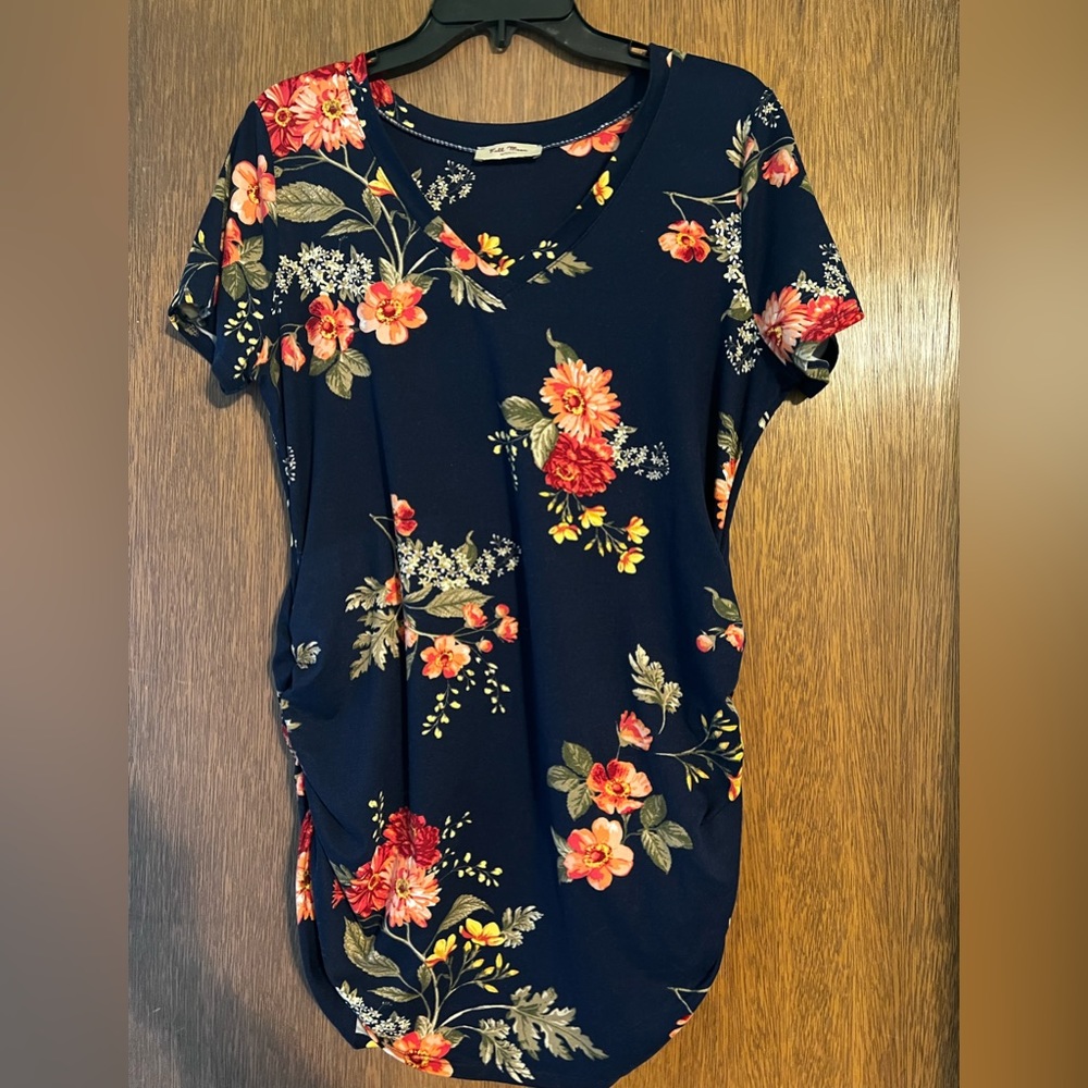MATERNITY Navy floral shirt. Very soft, great condition- only worn twice.